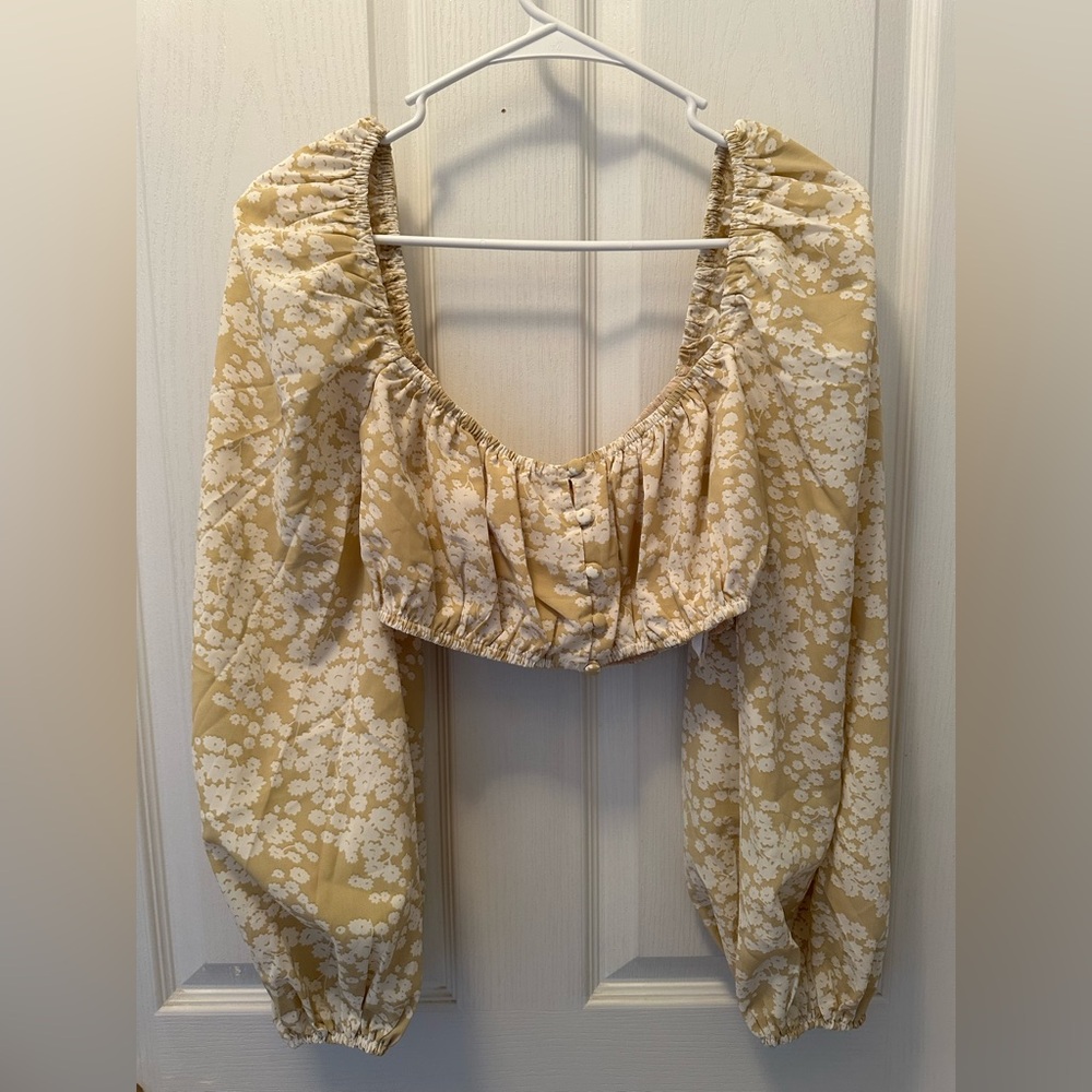 Sabo Skirt Tan & White Floral Puff-Sleeve Floral Cropped Top